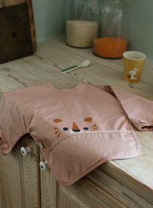 Sleeved rose apron with a cute tiger face in front